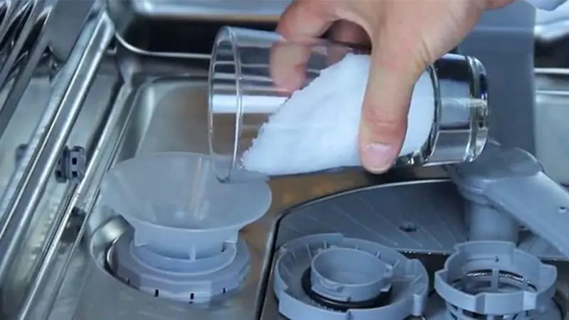 آموزش ریختن نمک در ماشین ظرفشویی