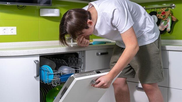 دلیل بوی بد ماشین ظرفشویی