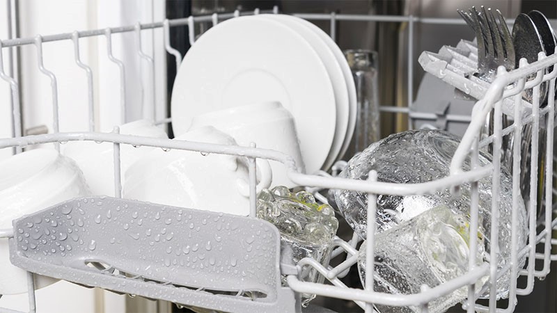 چرا ظرفها در ماشین ظرفشویی خشک نمی شوند؟